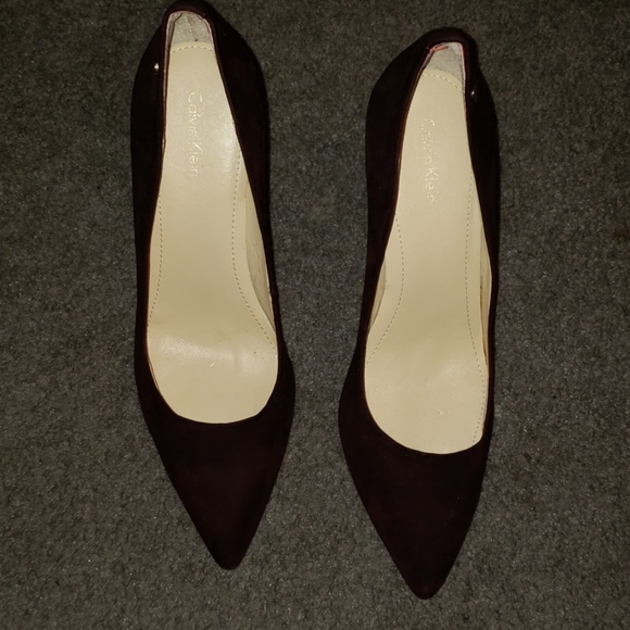 Calvin Klein Brady Wine Pumps - Picture 4 of 8